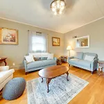 Central Meadville Apartment - Walk To Downtown!