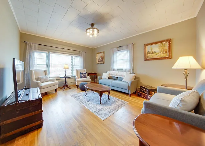 Central Meadville Apartment - Walk To Downtown!