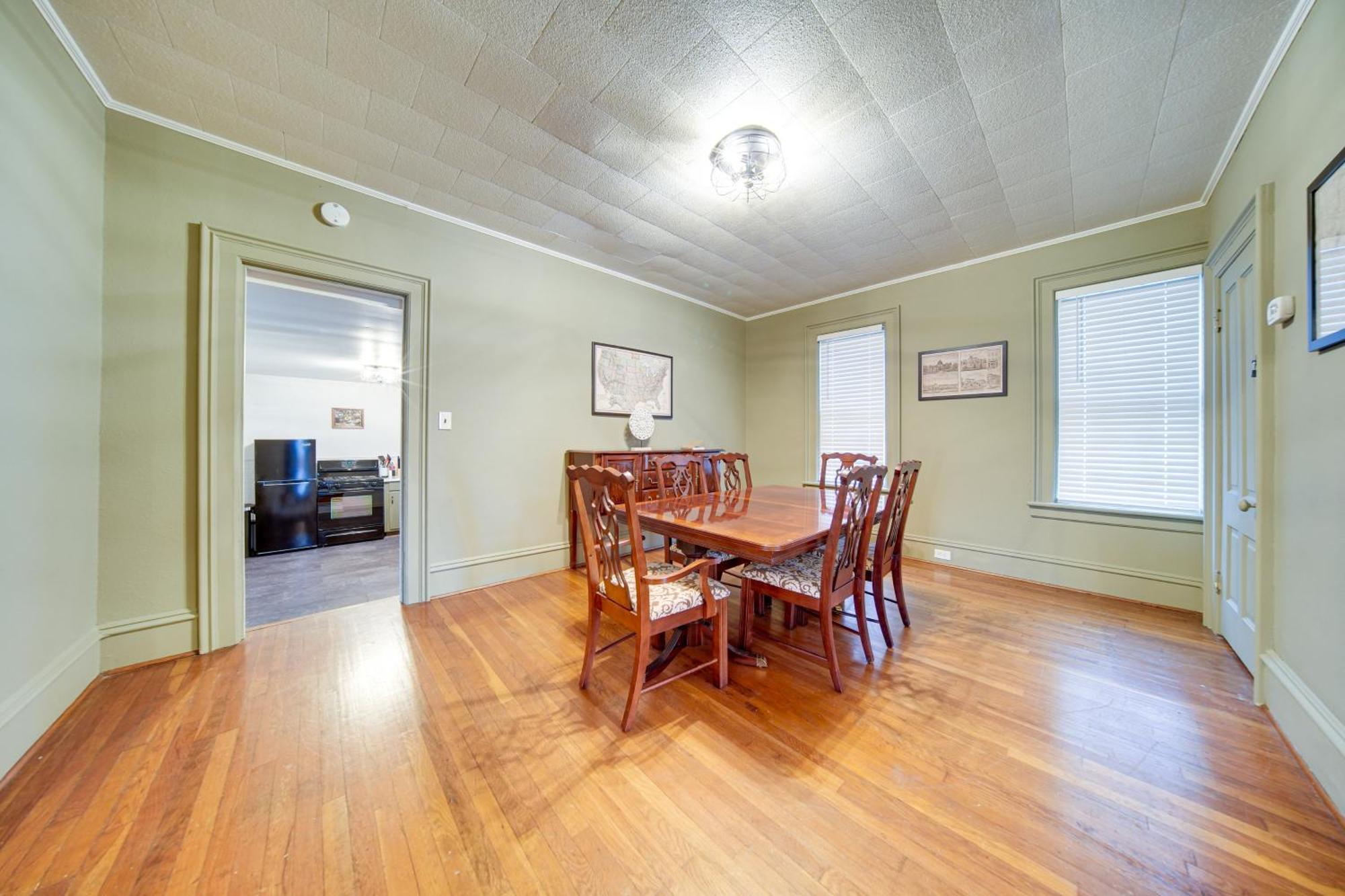 Apartment - Walk To Downtown! *
