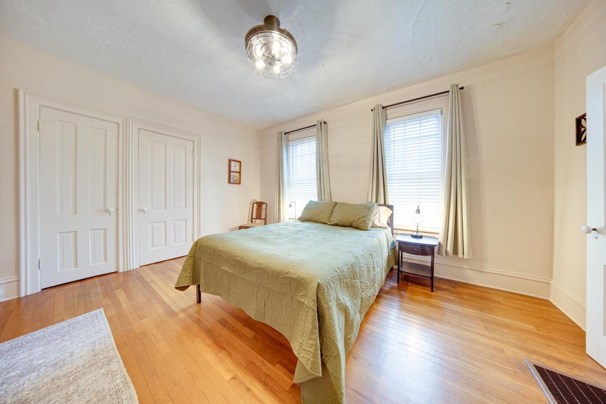 - Walk To Downtown! Apartment *