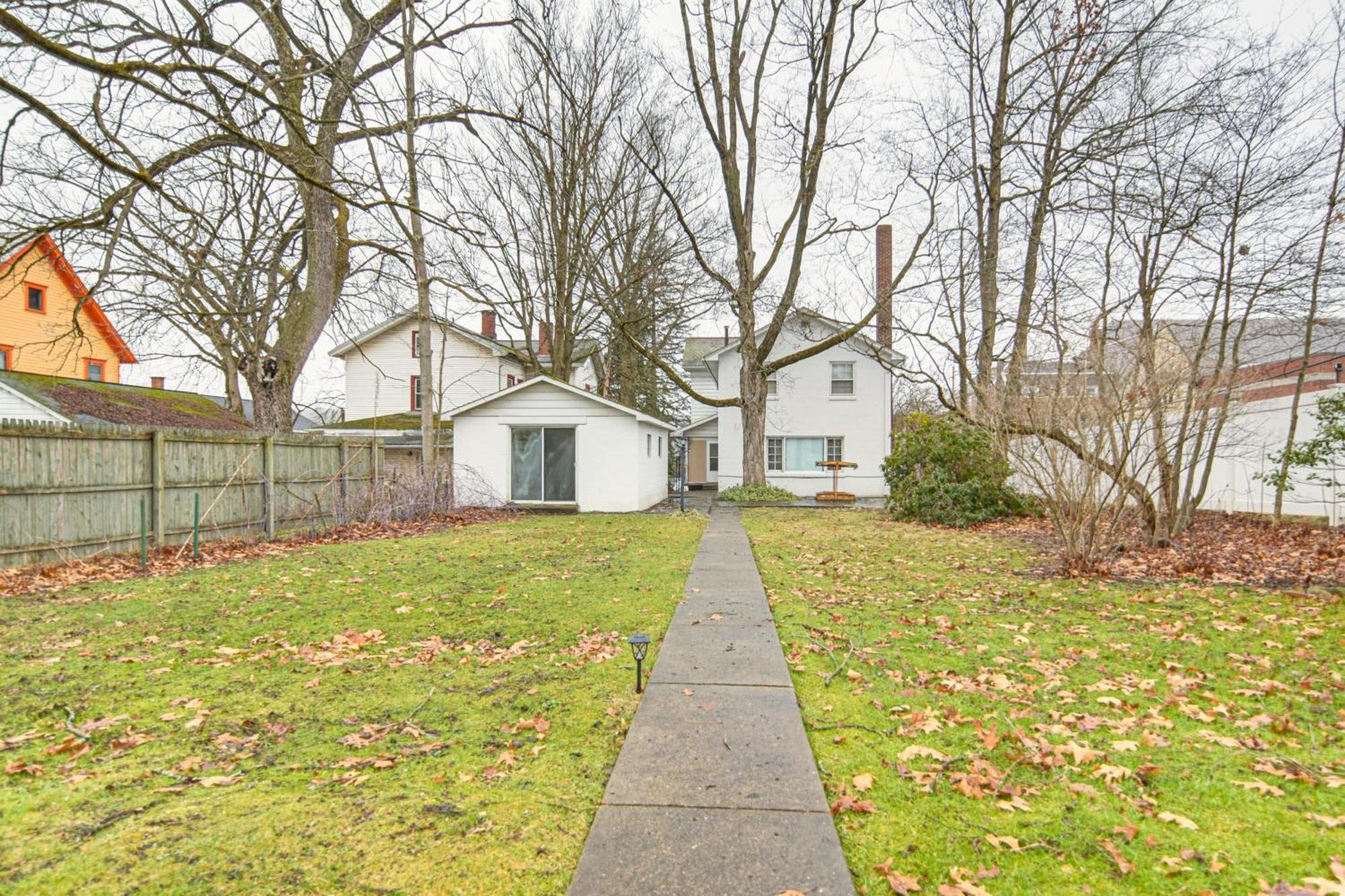 - Walk To Downtown! Apartment